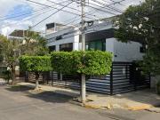 Casa de dos niveles en venta en guadalajara