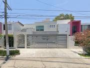 Casa de dos niveles en venta en guadalajara jalisco