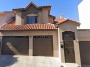 Casa de dos niveles en venta en lomas de agua caliente...