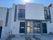 Casa de dos niveles en venta en queretaro