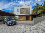 Casa de dos niveles para la renta tradicional en Palmas