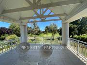 Casa de dos pisos con vista a cancha de golf