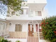 CASA DE DOS PISOS DIVIDIDA EN DOS APARTAMENTOS EN NUEVO...