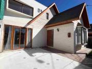 CASA DE DOS PISOS EN ARRIENDO VILLA CERRADA