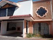 CASA DE DOS PISOS EN EL CENTRO DE TOLUCA PEQUEÑA PRIVADA...