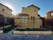 Casa de dos pisos en el Milagro II en sector residencial