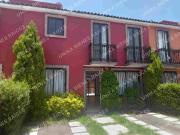 CASA DE DOS PISOS EN PRIVADA CON DOBLE CASETA DE VIGILANCIA