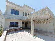CASA DE DOS PISOS EN VENTA EN SAN NICOLAS NORTE