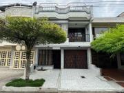 Casa de dos pisos más terraza en venta Barrio Las...