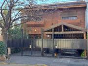 Casa de dos plantas con jardin en Martinez