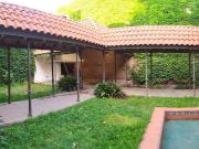 Casa de dos plantas con jardín en venta Mercedes Bs. As