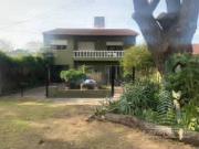 Casa de dos plantas con todos los servicios conectados...