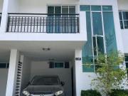 Casa de dos plantas en condominio exclusivo