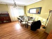 Casa de dos plantas en ZONA LA PERLA