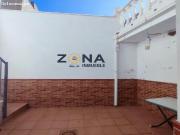 CASA DE DOS PLANTAS Y GRAN PATIO EN REINA BADAJOZ