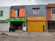 Casa de dos recamaras con dos locales en planta baja por...