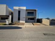 CASA DE ENTREGA INMEDIATA EN ACACIA AMARILLA,...