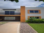 CASA DE ENTREGA INMEDIATA EN AV DE LAS COLINAS, COL....