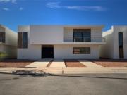 CASA DE ENTREGA INMEDIATA EN AV. DEL DUERO, COL. VILLA...