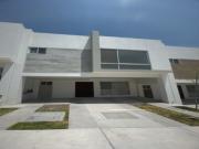 CASA DE ENTREGA INMEDIATA EN AV. PASEO DE ZAKIA ORIENTE,...