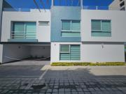 CASA DE ENTRGA INMEDIATA EN PASEO DE LOS TROJES... CASA DE ENTRGA INMEDIATA EN PASEO DE LOS TROJES...