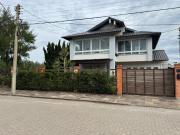 Casa de esquina a duas quadras do mar no Centro de Xangri lá