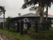 Casa de esquina com 03 dormitórios e 05 vagas com 180m²...