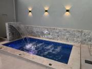 Casa de esquina com piscina