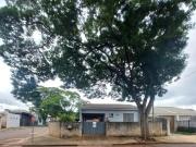 Casa de esquina com terreno grande