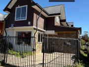 Casa de esquina con Quincho en Barrio Vista Volcán,...