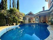 Casa de Esquina em Condomínio com 6 quartos, sendo 5...