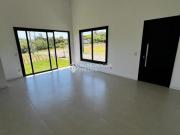 Casa de esquina em Condominio fechado zona sul