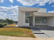 Casa de esquina, em frente a praça, Alphaville Brasília R2
