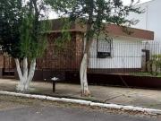 CASA DE ESQUINA ÓTIMO PARA CONSTRUIR COMERCIAL OU PRÉDIO