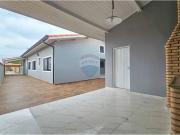 Casa de Esquina Reformada com Piscina e 5 Quartos!