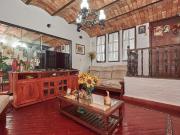 CASA DE ESTILO 5 AMB. BALCÓN GARAJE PATIO PISCINA