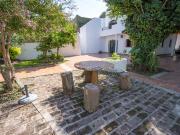 CASA DE ESTILO MEDITERRANEO CON QUINCHO Y COCHERA