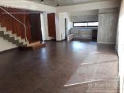 Casa de estilo moderno en venta con cuatro dormitorios...