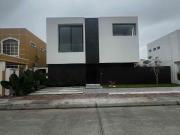 Casa de estreno en Alquiler en Urbanización Portofino