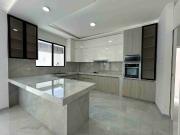 CASA DE ESTRENO EN VENTA URB. PUNTA ESMERALDA