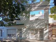 Casa de frente 2 plantas, con cochera y patio