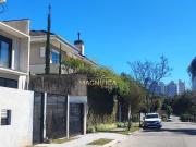 Casa de frente pra rua no Ecoville