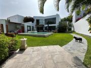 CASA DE LINDA Y MODERNA ARQUITECTURA, CON PISCINA Y...