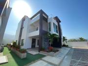 Casa de lujo cerca del mar en exclusivo sector de santa... Casa de lujo cerca del mar en exclusivo sector de santa...