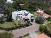 Casa de lujo con jardín en renta – Via Pillagua Cumbayá...
