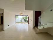 Casa de lujo con paneles solares, en privada con...