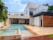 Casa de Lujo con Vista al Campo de Golf en La Ceiba, Mérida