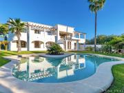 Casa de lujo de cinco dormitorios en Moraira con tres...