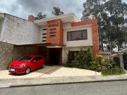 CASA DE LUJO DENTRO DE CONDOMINIO, Sector Primero de...