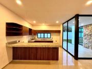 Casa de lujo dentro de privada, al norte de Mérida,...